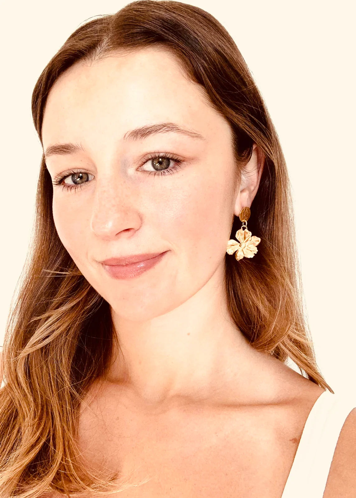 TWIGG JEWELLERY Chemistry Flower Coin Earrings Gold