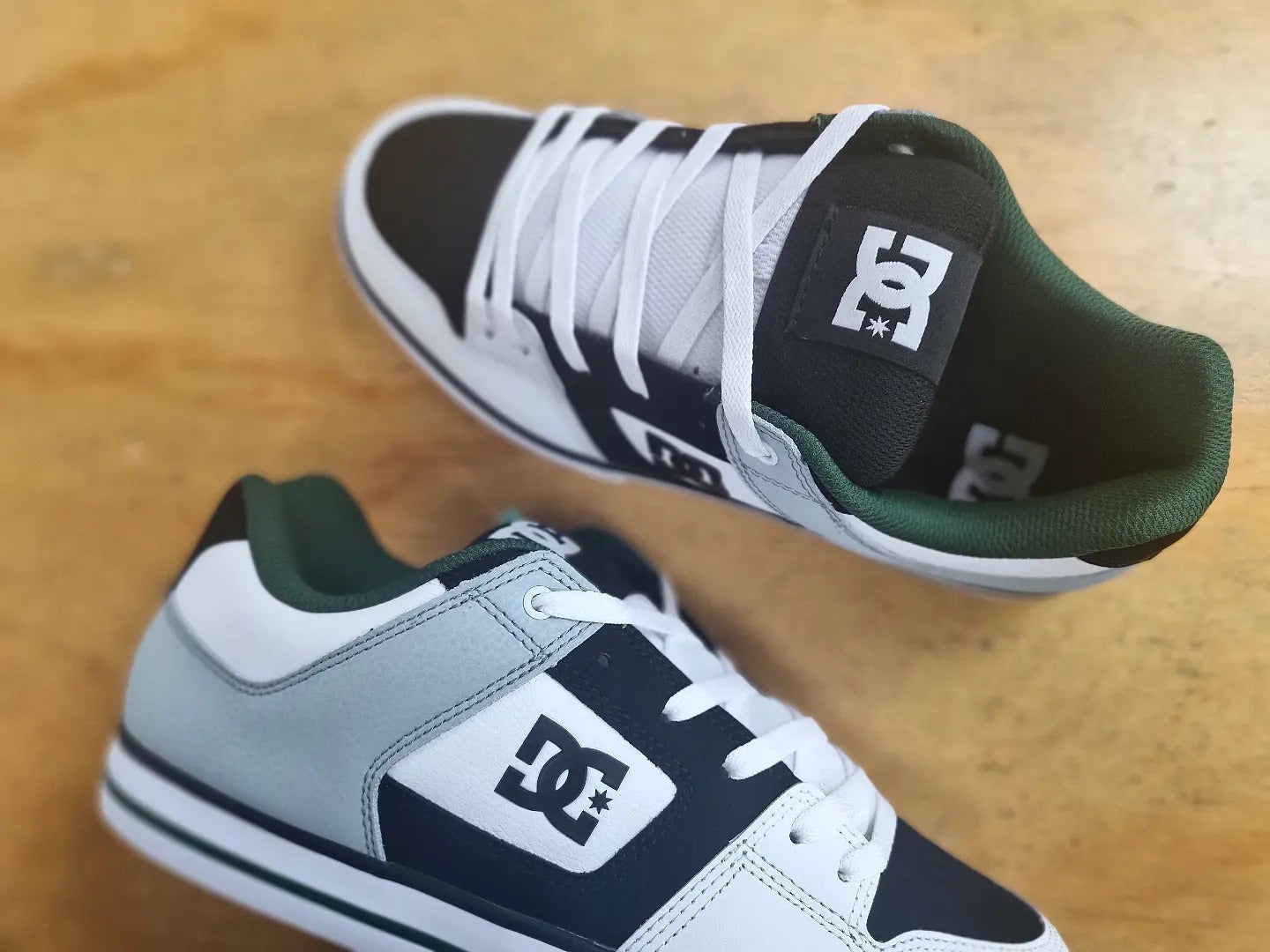 DC SHOES Pure White/Black/Green Shoe